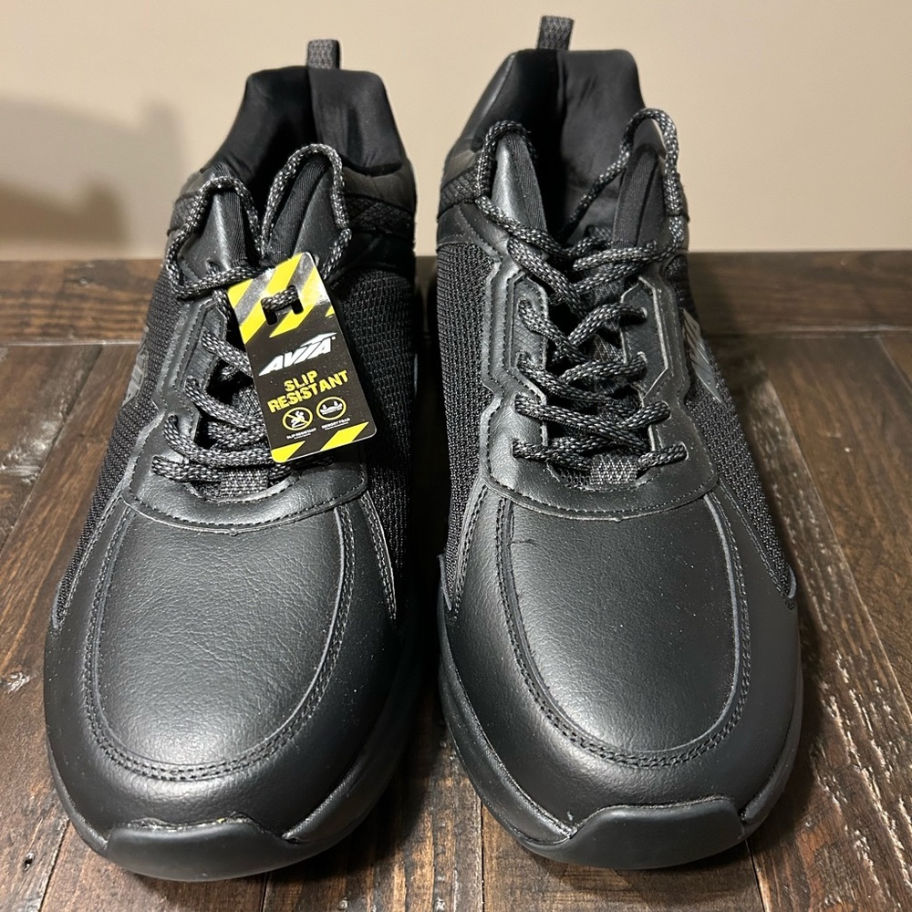 NWT Men’s Avia Sneakers